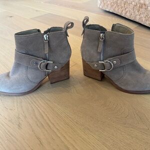 Women's Suede Ankle Boots - tan